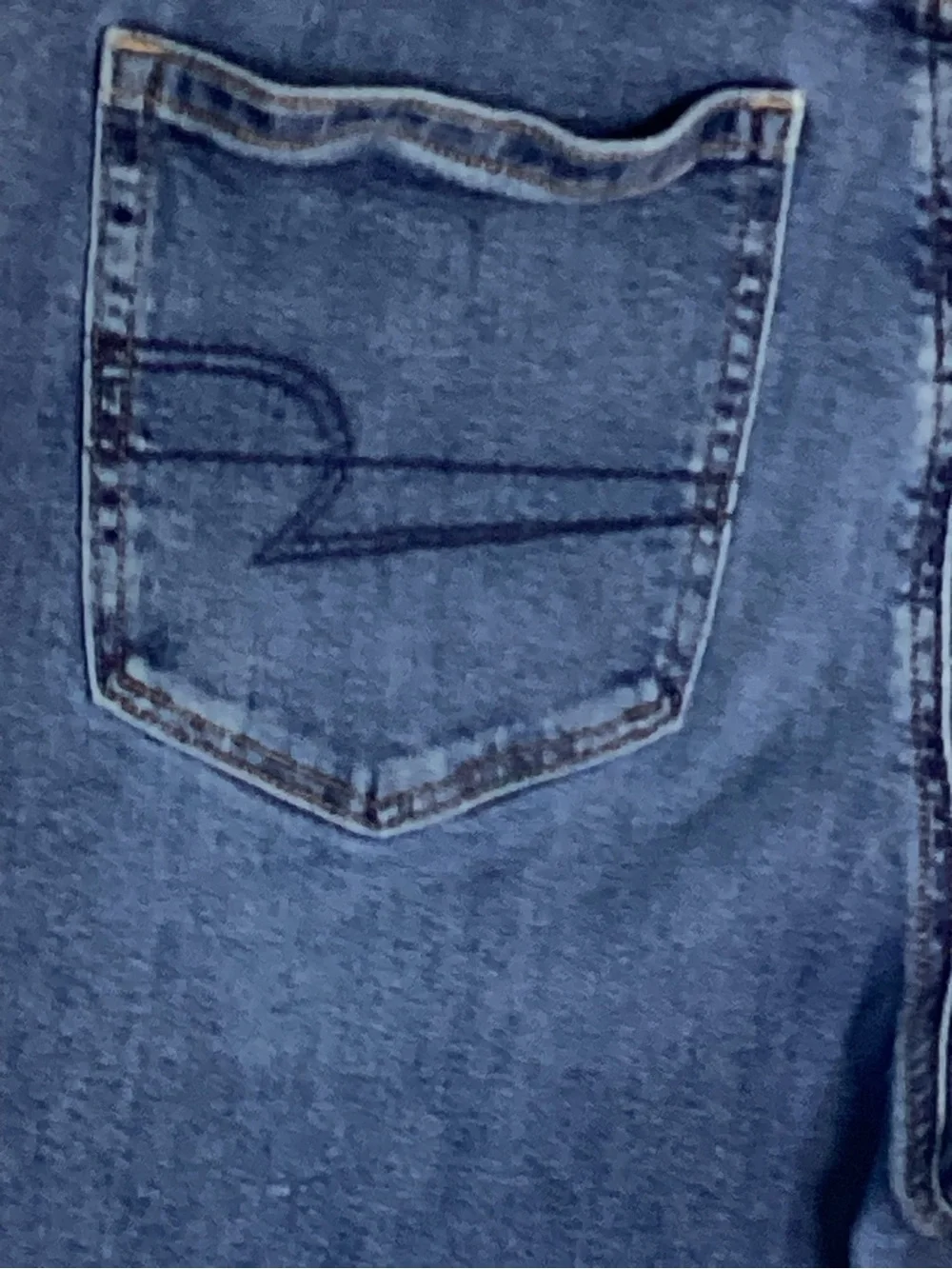 AE 90s Y2KHigh-Rise Slim Mom Jeans in Medium Blue Denim sz 12 - Picture 5 of 11